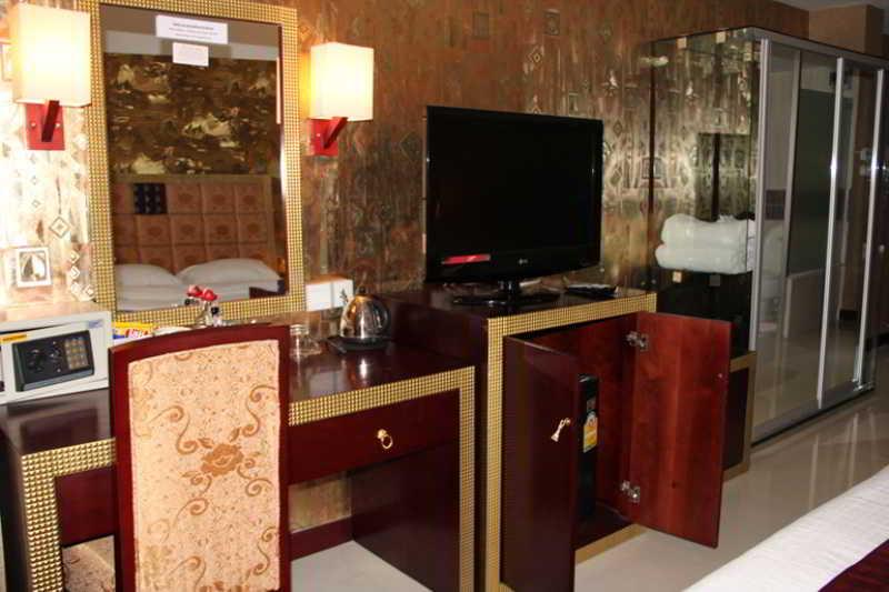 The Privi Suites Pattaya Bagian luar foto