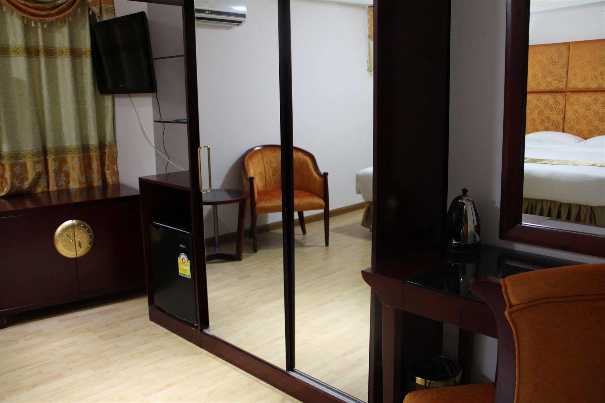 The Privi Suites Pattaya Bagian luar foto