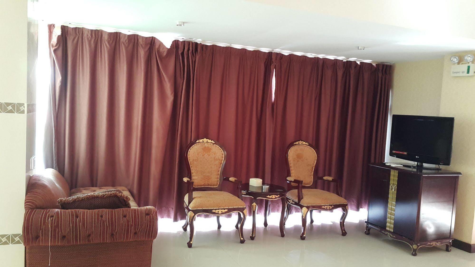 The Privi Suites Pattaya Bagian luar foto