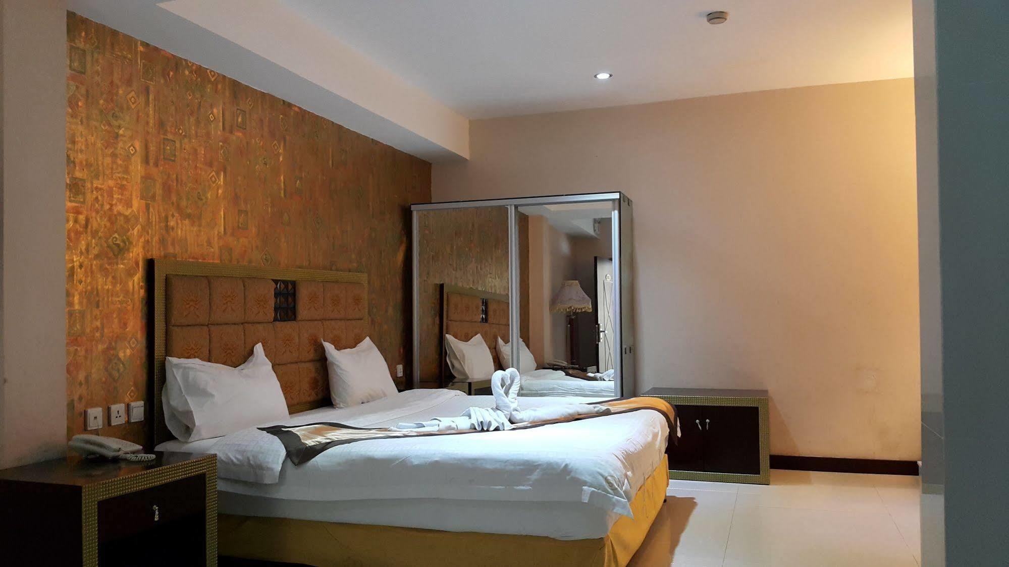 The Privi Suites Pattaya Bagian luar foto