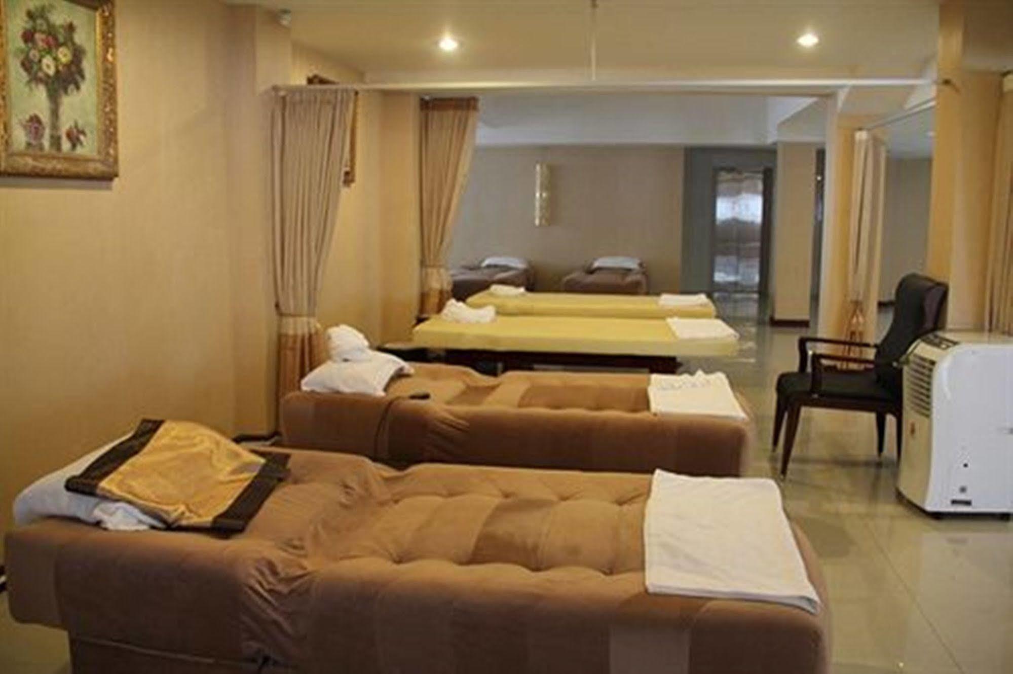 The Privi Suites Pattaya Bagian luar foto